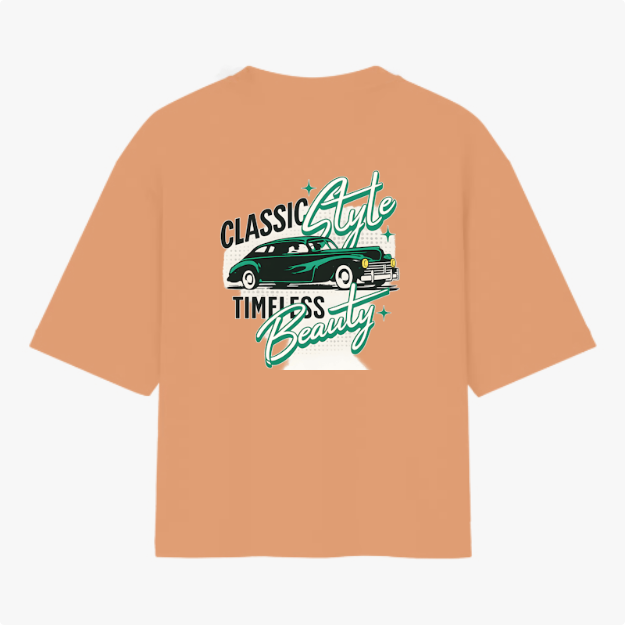 Camiseta com estampa traseira de carro retrô com os dizeres "Classic Style Timeless Beauty", cercados de estrelas, em design vintage.