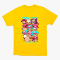 Camiseta com estampa frontal de personagens chibi usando diferentes chapéus rosa e azul, acompanhados de letras estilizadas em um tom vibrante.