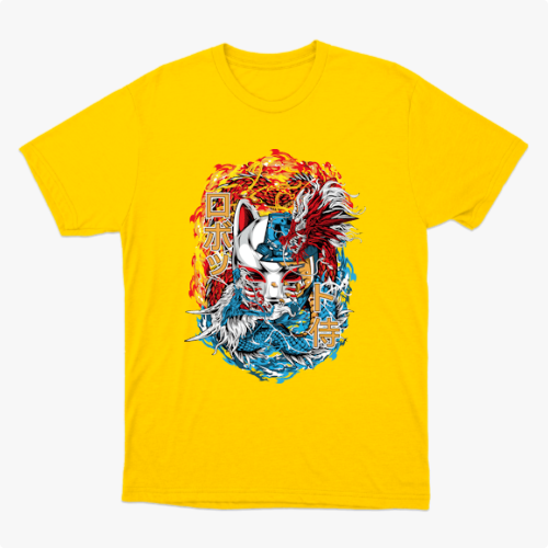 Camiseta com estampa frontal de máscara kitsune centralizada entre chamas e ondas, com kanjis japoneses e detalhes intricados de movimento e textura.