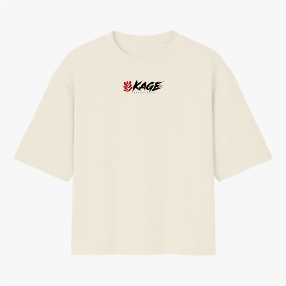 Camiseta com estampa frontal de texto estilizado "KAGE" ao lado de símbolo oriental e estampa traseira de personagem em pose dinâmica com texto japonês.