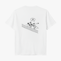 Camiseta com estampa frontal de texto estilizado "10nis" e estampa traseira de ilustração de duas pessoas jogando tênis com fala "Sque!" em quadrinho.