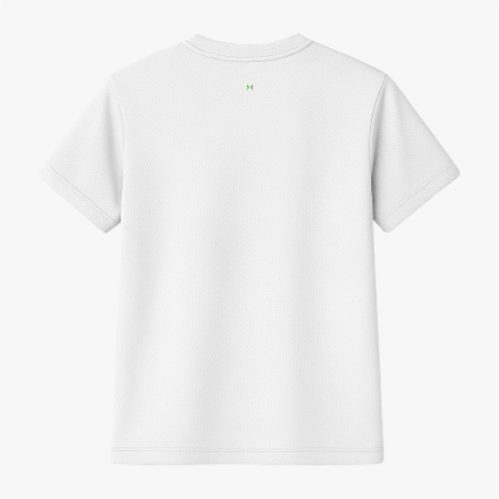 Camiseta com estampa frontal de texto pequeno e minimalista centralizado "That's Running" e estampa traseira de símbolo discreto logo abaixo da gola.