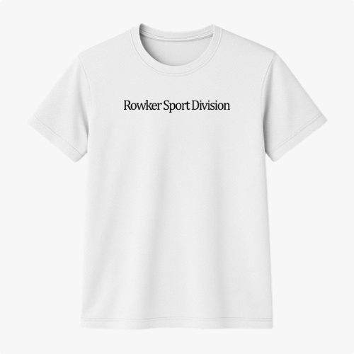 Camiseta com estampa frontal de "Rowker Sport Division" e estampa traseira de "Rowker Club Sport Division 2026".
