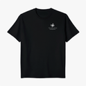 Camiseta com estampa frontal de uma borboleta detalhada acima da frase inspiradora "This world we made coming undone...".