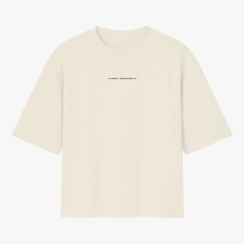 Camiseta com estampa frontal de texto estilizado centralizado "IRON DISCIPLINE", em letras maiúsculas, com pequenos símbolos de adição em cada extremidade.