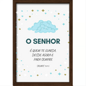 Quadro com estampa frontal de nuvens acompanhadas de texto "O SENHOR é quem te guarda, desde agora e para sempre" rodeado de estrelas.