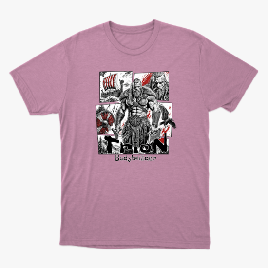 Camiseta com estampa frontal de guerreiro musculoso em quadrantes, com navio, homem barbudo, escudo e machado ao fundo, com texto inferior "Thron Bodybuilder".