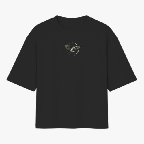 Camiseta com estampa frontal de cabeça de águia com asas abertas e texto e estampa traseira de águia inteira com asas abertas e detalhes textuais.