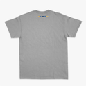 Camiseta com estampa frontal de "BRASIL" em letras preenchidas por elementos gráficos variados e estampa traseira discreta com a frase "AGTBB FBRKM 100".