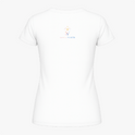 Camiseta com estampa frontal de imagem de Nossa Senhora em moldura colorida com flores e frase "Nossa Senhora, rogai por nós" e estampa traseira de logotipo com cruz e texto.
