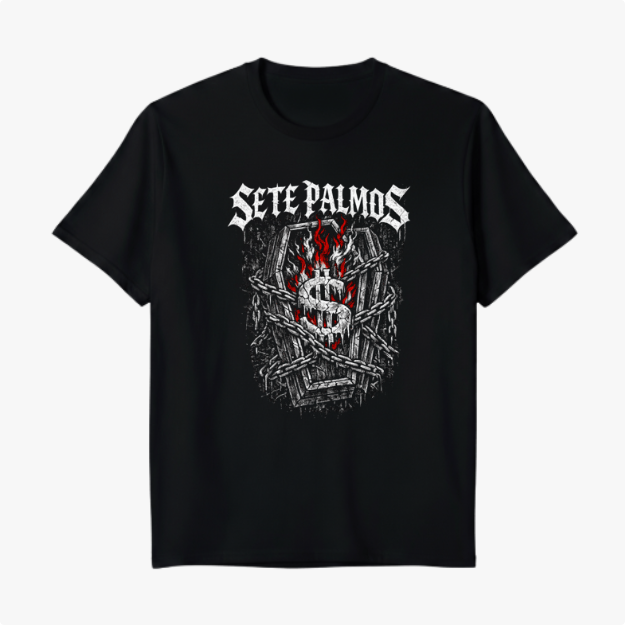 Camiseta com estampa frontal de logotipo estilizado rodeado por espinhos e chamas, e estampa traseira com texto impactante de mensagem sobre excesso.