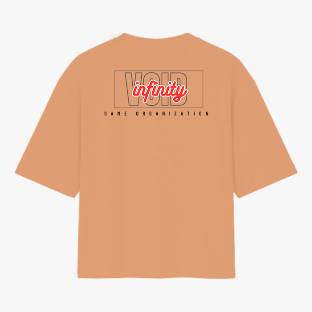 Camiseta com estampa traseira de texto "VOID" e "infinity" em destaque, acompanhado por "GAME ORGANIZATION", evidenciando tema de games.