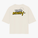 Camiseta com estampa traseira de "VOID INFINITY" em fonte estilizada, acompanhada de pequeno texto circular "STREET RACING CLUB" e uma estrela ao lado.