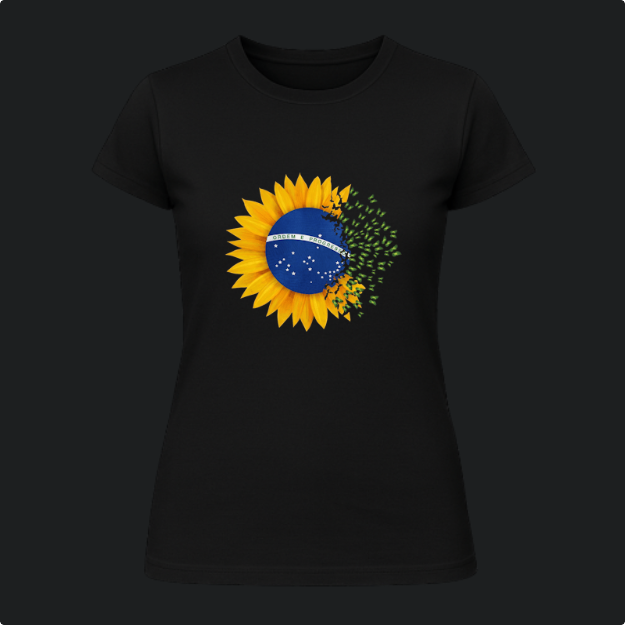 Camiseta com estampa frontal de girassol envolvendo parte de um globo com bandeira detalhada por estrelas e lema, desintegrando-se em fragmentos verdes.
