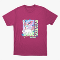 Camiseta com estampa frontal de personagem com fitas, estrelas ao redor, texto vertical "SYLVEON" e "#0700".