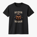 Camiseta com estampa frontal de uma figura musculosa com cabeça de coruja levantando halteres, acompanhada das palavras "No Pain No Gain".