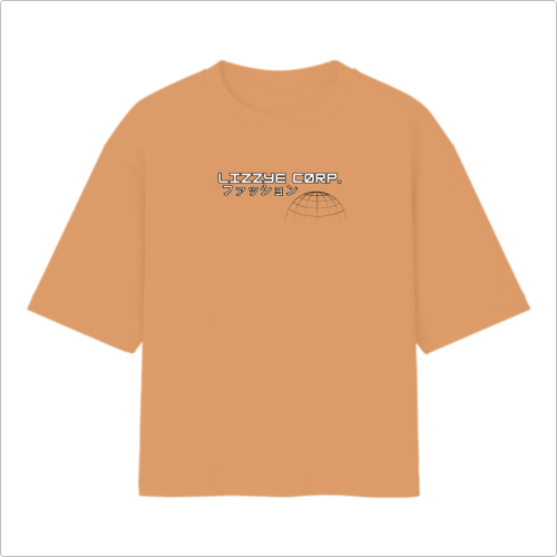 Camiseta com estampa frontal de texto estilizado "Lizzye Corp." em letras maiúsculas, acompanhado de caracteres japoneses e um desenho semi-ovalado.