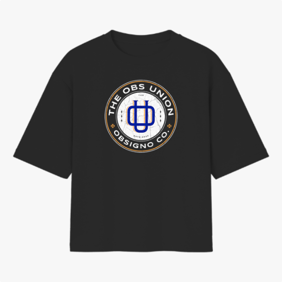 Camiseta com estampa frontal de círculo com texto "THE OBS UNION" e "OBSIGNO CO", em torno de um símbolo central estilizado geométrico.