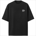 Camiseta com estampa frontal de texto pequeno "Creatives Are The New Athletics" e estampa traseira de texto "Creatives Are The New Athletics" com parágrafo explicativo.