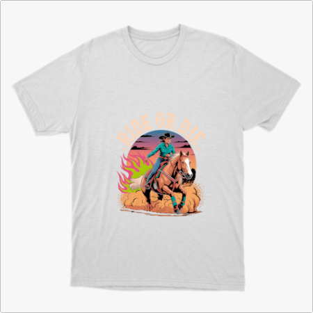 Camiseta com estampa frontal de um cavaleiro galopando em um cavalo, cercado por chamas e poeira, com a frase "Ride or Die" em destaque no topo.