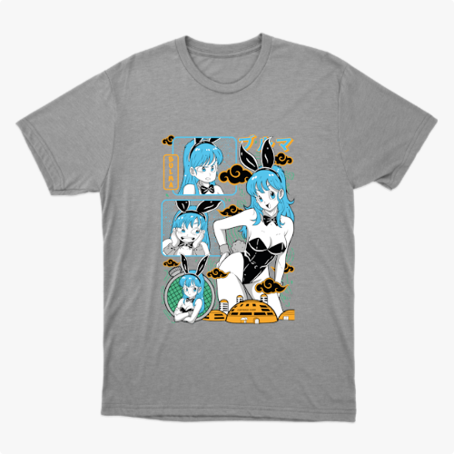 Camiseta com estampa frontal de personagem em estilo quadrinhos, mostrando várias expressões e poses, com elementos gráficos ao redor.
