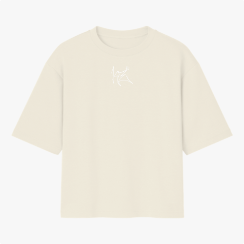 Camiseta com estampa frontal de desenho estilizado minimalista e estampa traseira de dado vermelho flutuante cercado por fumaça sinuosa.