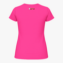 Camiseta com estampa frontal de gato com chapéu de mago, lendo um livro cercado por cristais e névoa; estampa traseira com pequeno logotipo textual.