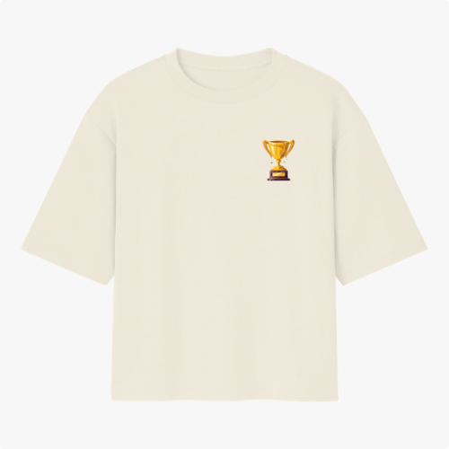 Camiseta com estampa frontal de troféu e estampa traseira de troféu maior acompanhado da frase "QUEM VENCER HERDARÁ TODAS ESSAS COISAS APOCALIPSE 21:7".