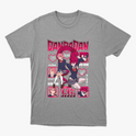 Camiseta com estampa frontal de personagens de anime em poses dinâmicas, cercados por quadrados com retratos menores e textos estilizados japoneses.