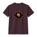 Camiseta com estampa frontal de um emblema circular com crânio e fones, acompanhado de texto "CLUB OF ROCK PODCAST" e "EST. 2K24". Mesma estampa traseira.