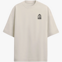 Camiseta com estampa frontal de gaiola com a palavra "RECORDS" e estampa traseira de coração em mosaico rodeado por padrões geométricos vibrantes.