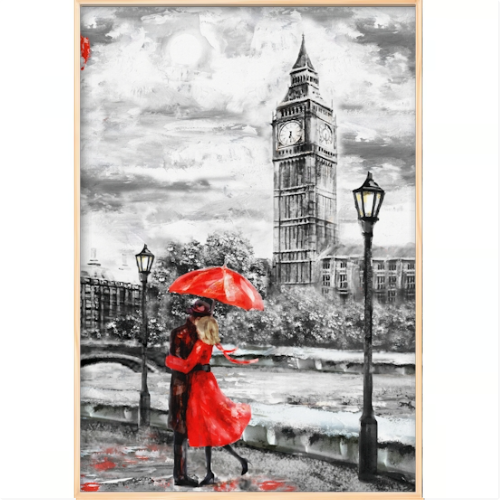 Quadro com estampa frontal de casal sob guarda-chuva, em cena urbana com postes de luz, árvores e torre de relógio ao fundo, capturando uma atmosfera clássica.