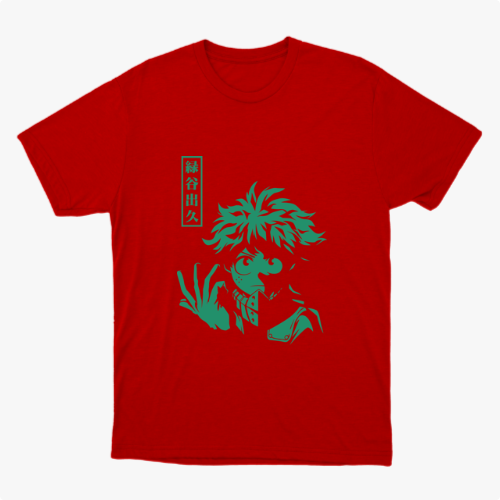 Camiseta com estampa frontal de personagem jovem de cabelo bagunçado, mãos em posição dramática e detalhes em quadrados verticais com texto estilizado.