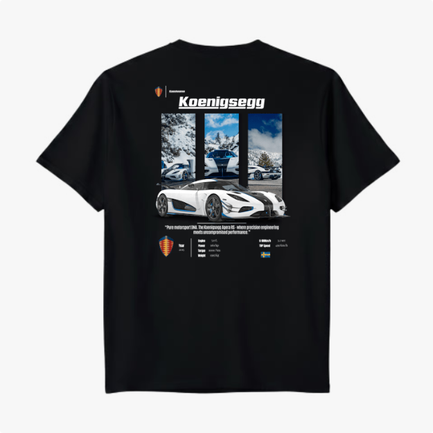 Camiseta com estampa traseira de carro esportivo Koenigsegg em paisagem de montanhas nevadas, detalhes técnicos e logotipo da marca.