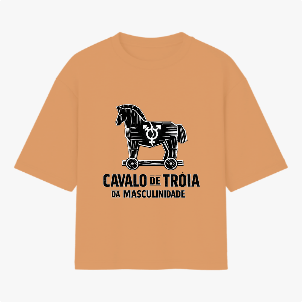 Camiseta com estampa frontal de cavalo de Tróia com símbolo masculino e texto "CAVALO DE TRÓIA DA MASCULINIDADE" e estampa traseira de logotipo circular.