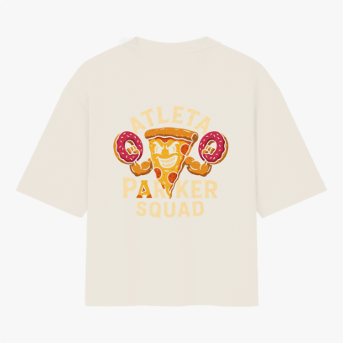 Camiseta com estampa frontal de logotipo estilizado "PK" em tamanho pequeno e estampa traseira de fatia de pizza e donuts com a frase "Atleta Parker Squad".
