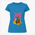 Camiseta com estampa frontal de um cowboy montado em cavalo sobreposto a chamas estilizadas, com a frase "Ride or Die" em letras grandes e robustas.