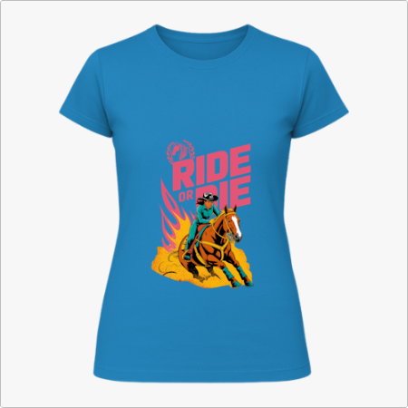 Camiseta com estampa frontal de um cowboy montado em cavalo sobreposto a chamas estilizadas, com a frase "Ride or Die" em letras grandes e robustas.