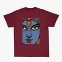 Camiseta com estampa frontal de letras estilizadas com efeito de estrela e estampa traseira de rosto detalhado em estilo ilustração com adornos.