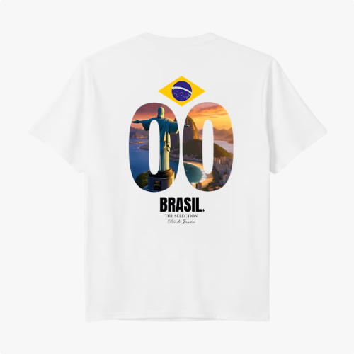 Camiseta com estampa traseira de uma ilustração do Cristo Redentor sob um céu de pôr do sol dentro do número 90, sob uma bandeira do Brasil e texto "BRASIL".