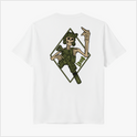 Camiseta com estampa frontal de mão levantada com dedo médio erguido e texto "Lego", e estampa traseira de esqueleto segurando rifle em losango com "Lego".