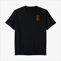 Camiseta com estampa frontal de porta entreaberta com textos e estampa traseira de soldado armado chutando uma porta, cercado por texto "Professional Door Kicker".