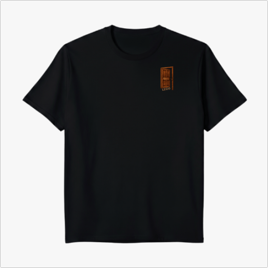 Camiseta com estampa frontal de porta entreaberta com textos e estampa traseira de soldado armado chutando uma porta, cercado por texto "Professional Door Kicker".