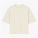 Camiseta com estampa frontal de número '44' no lado esquerdo superior e estampa traseira de pessoa segurando bandeira brasileira e textos em destaque.