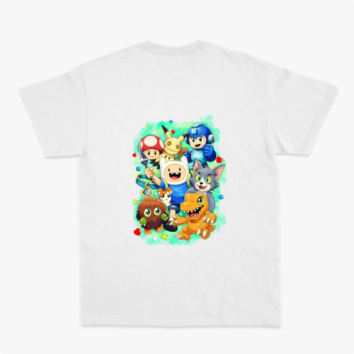 Camiseta com estampa frontal de uma inicial estilizada e estampa traseira com vários personagens icônicos de jogos e animações em um agrupamento vibrante.