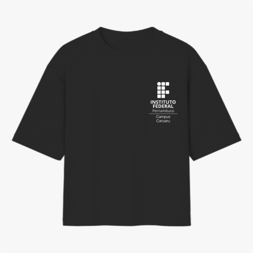 Camiseta com estampa frontal de logotipo e texto "Instituto Federal Pernambuco Campus Caruaru" e estampa traseira com engrenagem, gráficos e texto "Mecatrônica IFPE 2023.1".