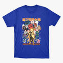Camiseta com estampa frontal de personagens de anime em poses dinâmicas, rodeados por símbolos japoneses e detalhes florais, com texto em destaque.