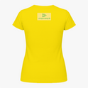 Camiseta com estampa frontal de logotipo geométrico sobre retângulo contrastante com texto estilizado e estampa traseira idêntica em tamanho reduzido.