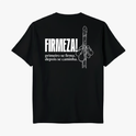 Camiseta com estampa traseira de mão fazendo gesto e com as palavras "FIRMEZA!" em destaque acima de frase inspiradora sobre firmeza e caminhada.
