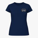 Camiseta com estampa frontal de "Filha do Agro" rodeada por folhas douradas e estampa traseira similar com o texto adicional "O campo é meu lugar".